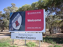 Photo du panneau d'entrée de l'université Charles Sturt.