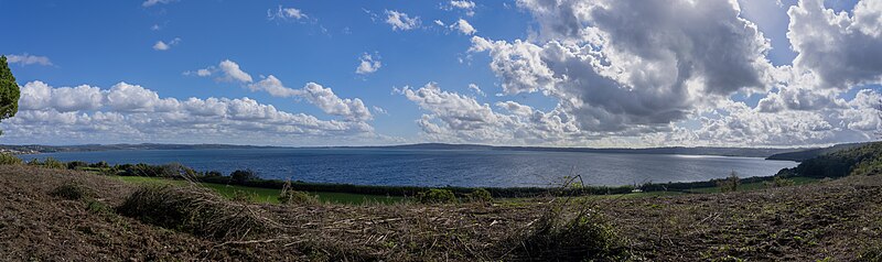 Vue sur le lac de Bracciano, Latium.