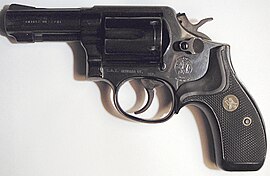 S&W Model 13-4; с воронёным корпусом, 3-дюймовым стволом, округлой нижней частью рукояти и накладками фирмы Pachmayr