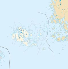 Mapa konturowa Wysp Alandzkich, blisko centrum po lewej na dole znajduje się punkt z opisem „Muzeum Morskie Wysp Alandzkich”