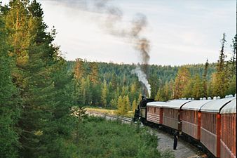 Turisttåg med ånglok.