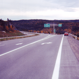 Afslag richting Massey Drive op de Trans-Canada Highway