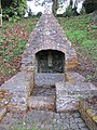 La fontaine de saint Hernin à Saint-Hernin.