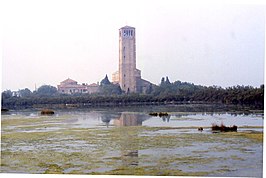 Zicht op Torcello vanuit de baai