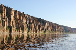 De Lenapilaren langs de rivier zijn opgenomen als UNESCO-werelderfgoed en vormen een belangrijke toeristische attractie