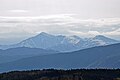 東方の白鷹山より望む朝日連峰