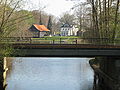 Eisenbahnbrücke nach Eichholz und Herrnburg von der Fußgängerbrücke aus, dahinter der Kaninchenberg