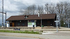 Le bâtiment voyageurs historique de la Gare de Vauderens en 2018.