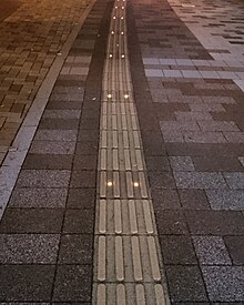 夜間点字ブロック.jpg