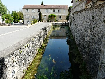 Retenue du Cern dans le bourg d'Azerat.