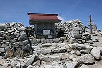 山頂の東側（伊那側・宮田村）にある伊那駒ヶ岳神社