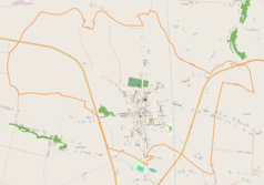 Mapa konturowa Pacanowa, blisko centrum na dole znajduje się punkt z opisem „Europejskie Centrum Bajki im. Koziołka Matołka”