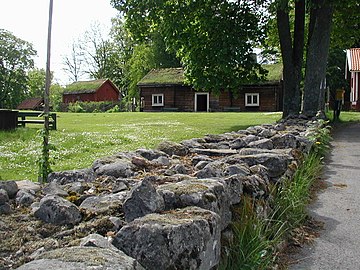 Linnéstugan som den såg ut 2002 före renoveringen.