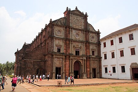 Bazilika Bom Jesus, Goa, Indija. Svetovna dediščina zgrajena v baročnem slogu in končana leta 1604. V njej je pokopan sv. Frančišek Ksaverij]].