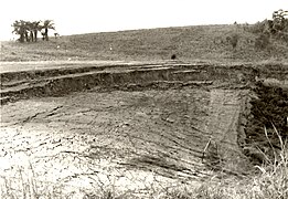 Cratère formé par l'inondation (photo du 22 juin 1977).