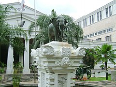 Monumen Gajah