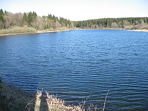 Blick vom Staudamm auf die Wasserfläche