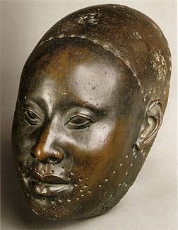 Tête en bronze Yoruba datant du XIIe siècle.