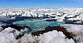 Le lac Alsek avec, au fond à droite, le glacier Alsek.