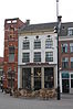 Huis met empire lijstgevel