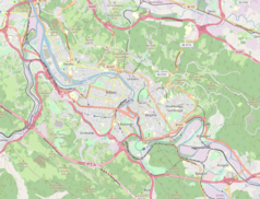 Mapa konturowa Bilbao, blisko centrum na dole znajduje się punkt z opisem „Bilbao Arena”