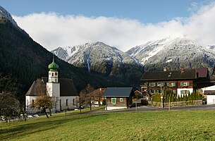 Kirchdorf mit der Pfarrkirche St. Gallus