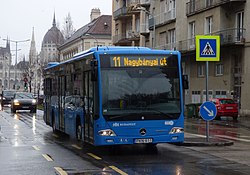 Mercedes Conecto a Csalogány utcában