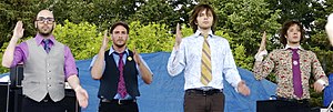 Выступление OK Go в мае 2006. Слева направо: Тим, Дэн, Энди Росс, Дэмиен