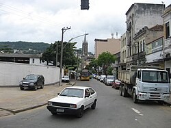 Rua de Catumbi. Ao fundo, a Igreja de Nossa Senhora da Salette.