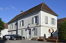 Vue extérieure du bâtiment abritant la mairie de Pesmes.