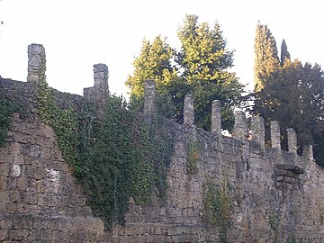 Remparts de Mont-de-Marsan le long de la promenade du 21-Août-1944.