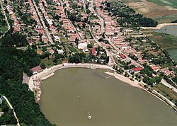 Bánk a levegőből, előtérben a Bánki-tó