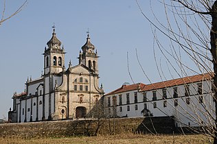 Kolostor a város mellett, Mire de Tibães-ban