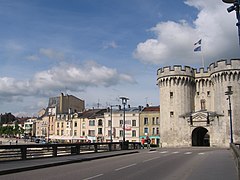 La Porte Chaussée et le quai de Londres.