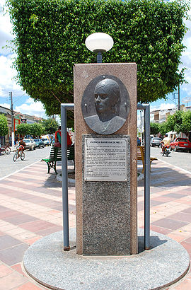 Busto de Vicência Barbosa de Melo na Praça Urbano Ramos