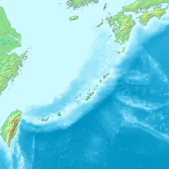 Mapa konturowa prefektury Okinawa, w centrum znajduje się punkt z opisem „OKA”