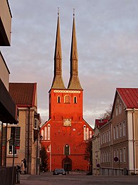 Vierkantige, ingesnoerde naalden op de Lutheraanse Dom van Växjö, Zweden