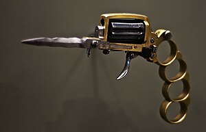 Apache-Revolver mit zusätzlichem Schlagring und Messerklinge (Bajonett)