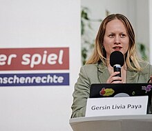 Gersin Livia Paya moderiert die Pressekonferenz zu Fairplay & Menschenrechte zur Fußball-WM in Katar