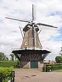 De slanke Walderveense molen (buitenkruier)