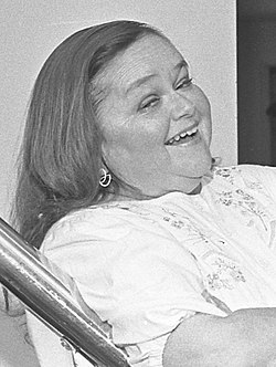 Zelda Rubinstein vuonna 1985 television tietoiskussa, jossa kehotetaan käyttämään turvaseksiä AIDS:n torjumisessa.