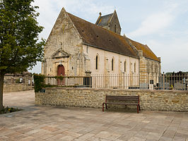 Kerk met kerhof