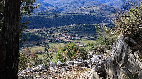 Les Cabanes vu depuis le sentier de Ventefarine