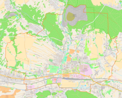 Mapa konturowa Krzeszowic, na dole znajduje się punkt z opisem „Zespół dawnego folwarku w Krzeszowicach”