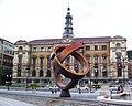 Variante Ovoide de la desocupación de la esfera, Frente al ayuntamiento de Bilbao