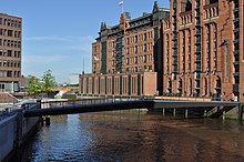 Leon-Brücke (Hamburg-HafenCity).ajb.jpg