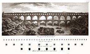 noir et blanc, pont avec dégradations et plantes folles au sommet ; berges rocheuses, montagne au loin, à droite