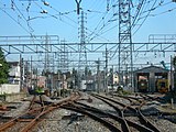 駅構内と車両基地（右手）（2008年10月）