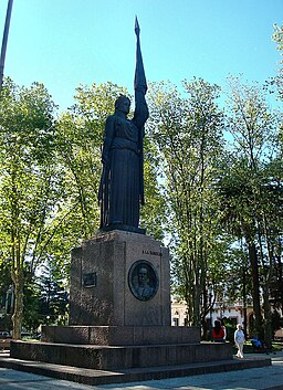 Monumentet "A La Bandera" i centrala torget i Canelones