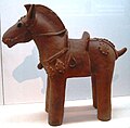 Estauína de caballu Haniwa, completa con arnés y siella de montar, sieglu VI.